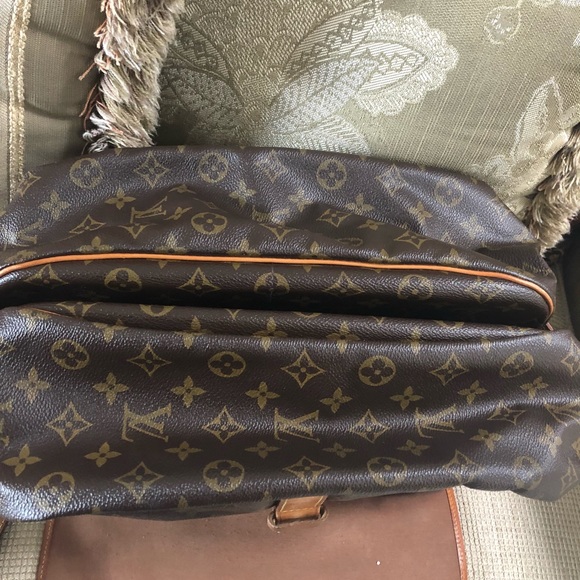 Authentic Louis Vuitton - Picture 5 of 8